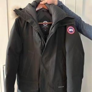 Men’s Canada goose jacket (L)